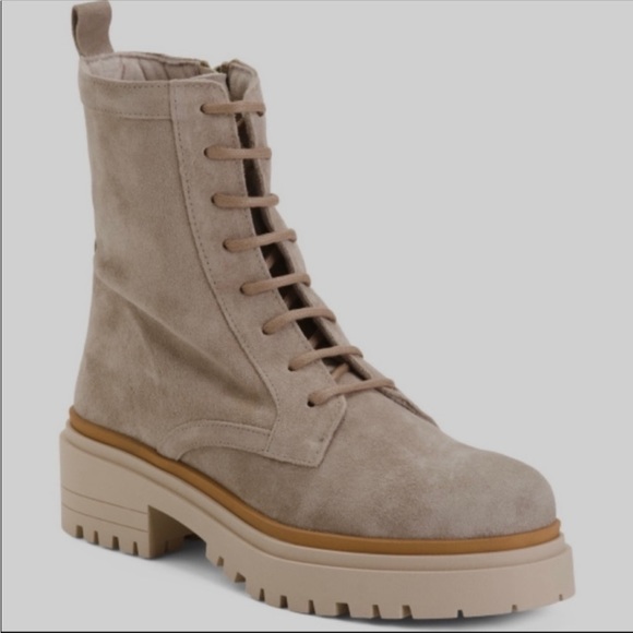 Bertuchi Shoes - NWT Bertuchi Made in Spain Suede Laced Up Lug Sole Boots